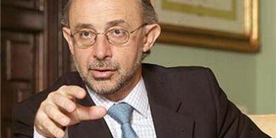 El ex ministro del PP, Cristobal Montoro, habla en Ayamonte de las posibles soluciones a la crisis