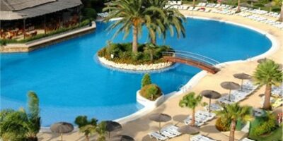 El hotel Oasis Islantilla Resort reabre sus puertas tras una reforma