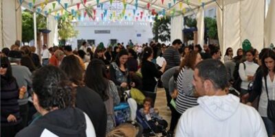 Más de 300 niños y niñas de las Escuelas Infantiles de Isla Cristina celebran el Día de Andalucía