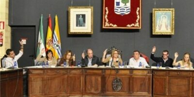 El Pleno del Ayuntamiento de Isla Cristina muestra su apoyo a la familia del joven isleño desaparecido Juan Jose Yaque