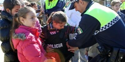 300 escolares de Isla conocen cómo actuan y con que medios los cuerpos de seguridad municipales