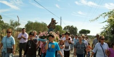 La Virgen Mª Auxiliadora peregrina hacia el Recinto Romero en su salida otoñal de Octubre