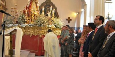 La procesion de la Virgen del Rosario pone fin a los actos reliogosos de las fiestas patronales en Isla Cristina