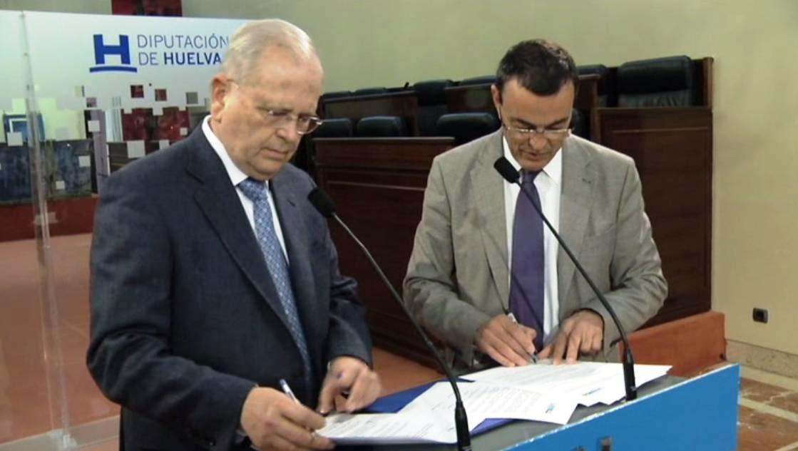 Firma del convenio de colaboración entre Diputación de Huelva y Resurgir