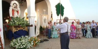 Villablanca rinde honores a su patrona