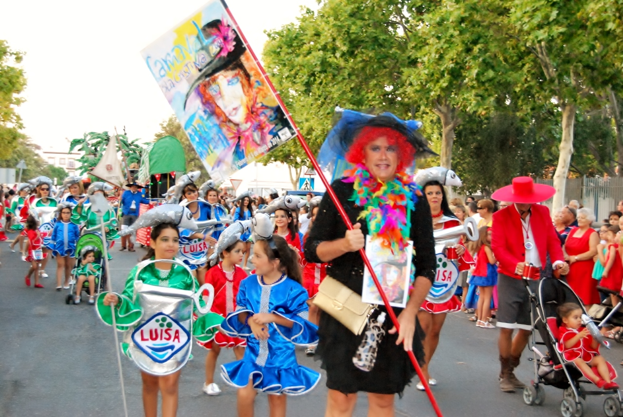 Cientos de isleños han participado en el Carnaval de Verano de Isla Cristina