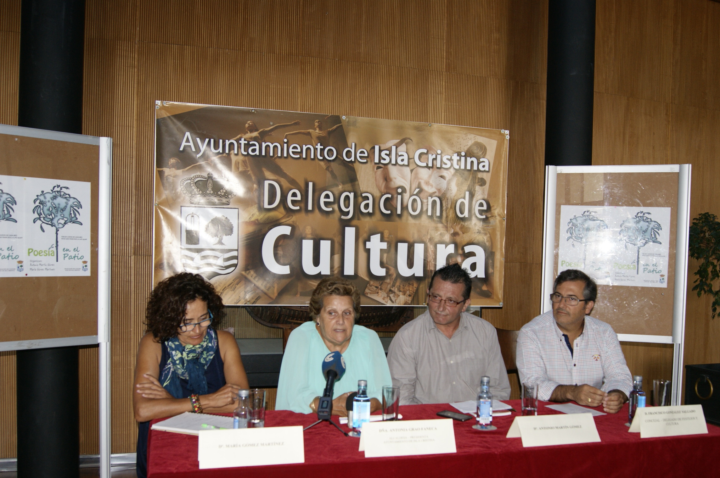 La Alcaldesa en el momento de su intervencion junto a Antonio Martin, Maria Gomez y Francisco Gonzalez, concejal de Cultura