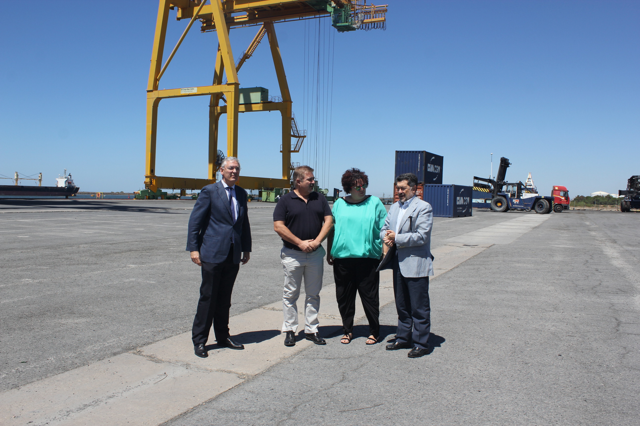 Consejera Medio Ambiente de Junta Extremadura en el Puerto Huelva2