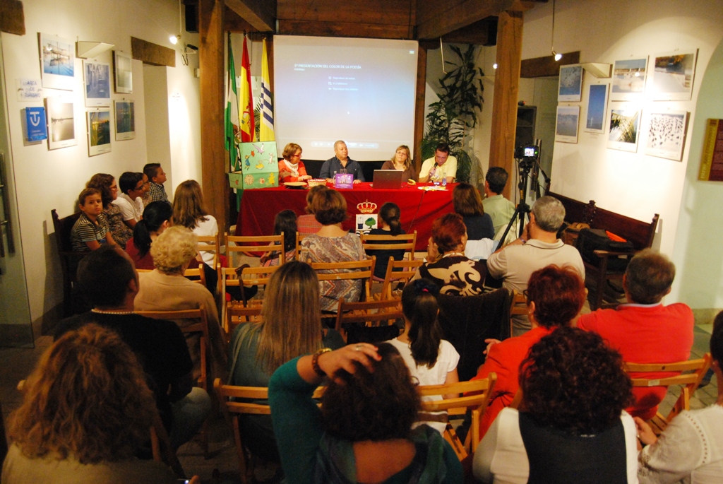 El Patio San Francisco presentó lleno para la presentación del libro