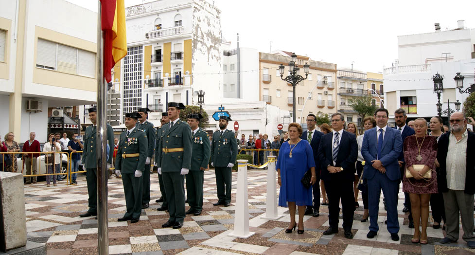 Izada de bandera en Isla Cristina