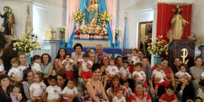 Los pequeños de Pozo del Camino ofrendan a María Auxiliadora