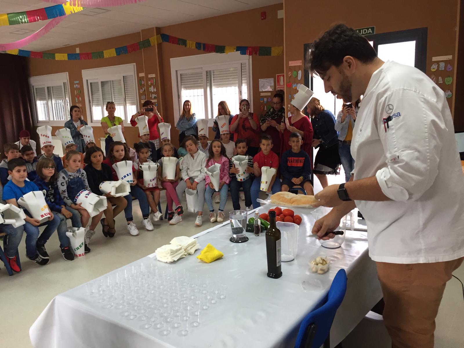 El Chef Xanti Elías celebra una masterclass en el Colegio Moreno y Chacón