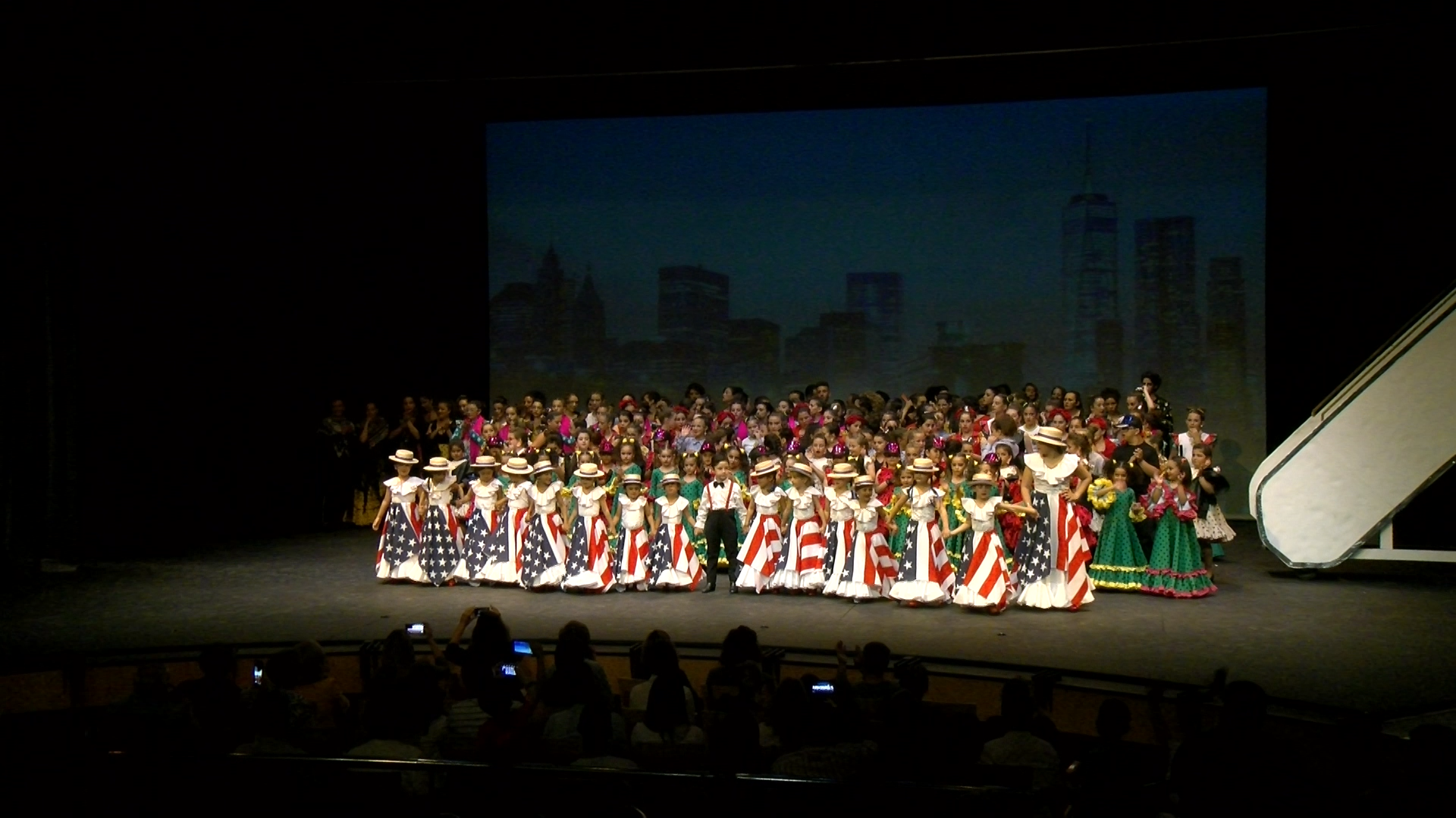 La Academia Municipal de Baile de Lepe interpretó el espectáculo ‘New York, New York’