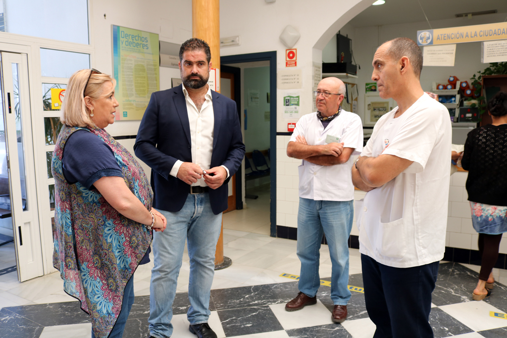 La delegada territorial de Salud visita los Centros de Salud de Cartaya y El Rompido