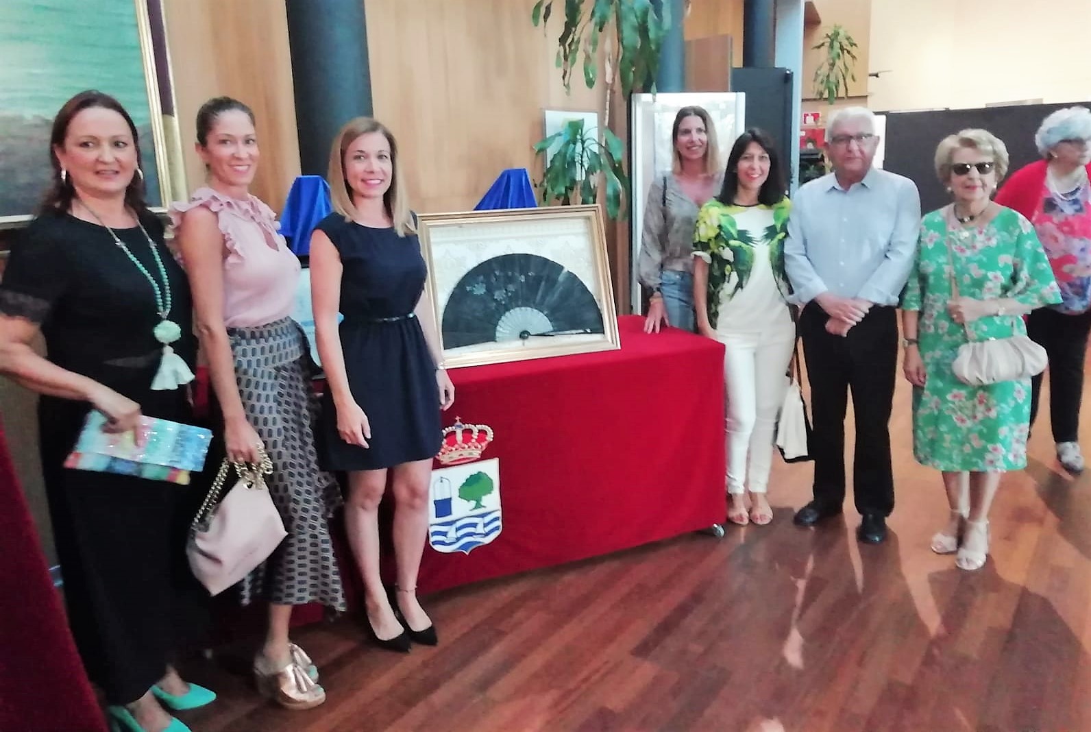 Isla Cristina ha recibido la donación del abanico de la última actuación de Concha Piquer