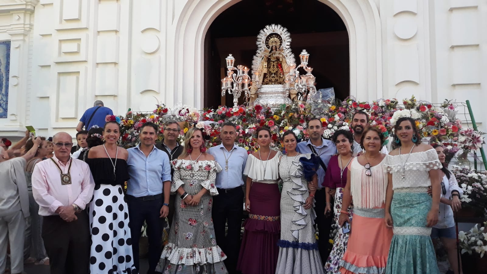 Isla Cristina se llenó de colorido con la ofrenda floral a la Virgen del Carmen