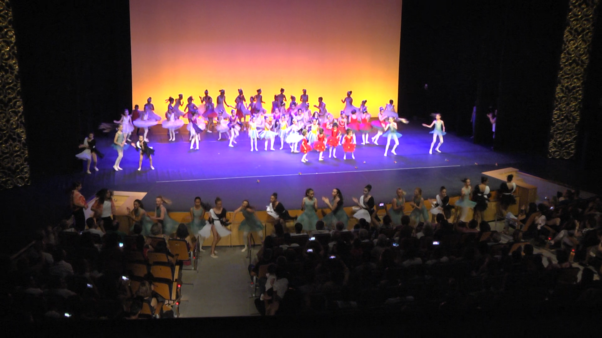 Las Raíces de Danzarte se representa en el Teatro Horacio Noguera de Isla Cristina