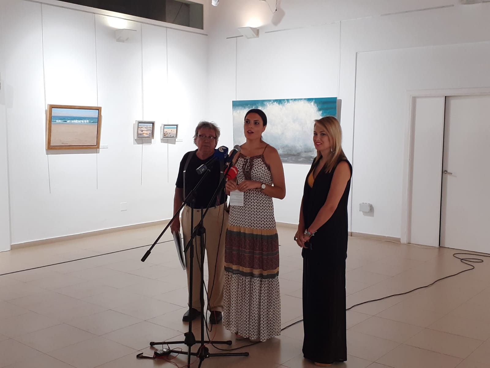 Los Álamos acoge la exposición de pinturas del onubense Ignacio Alcaría