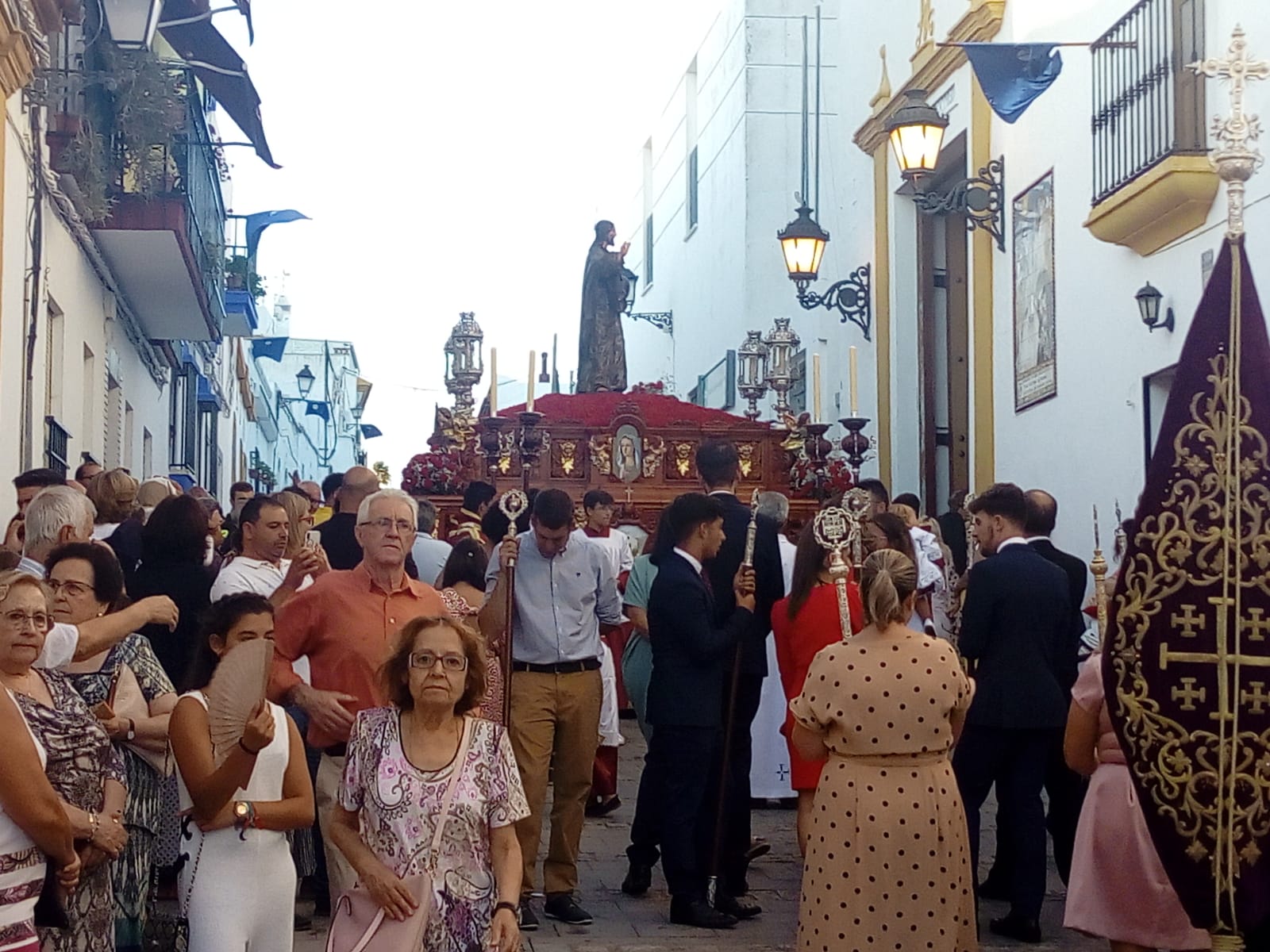 El Barrio de la Villa finaliza sus fiestas con la salida procesional de su Santo Patrón