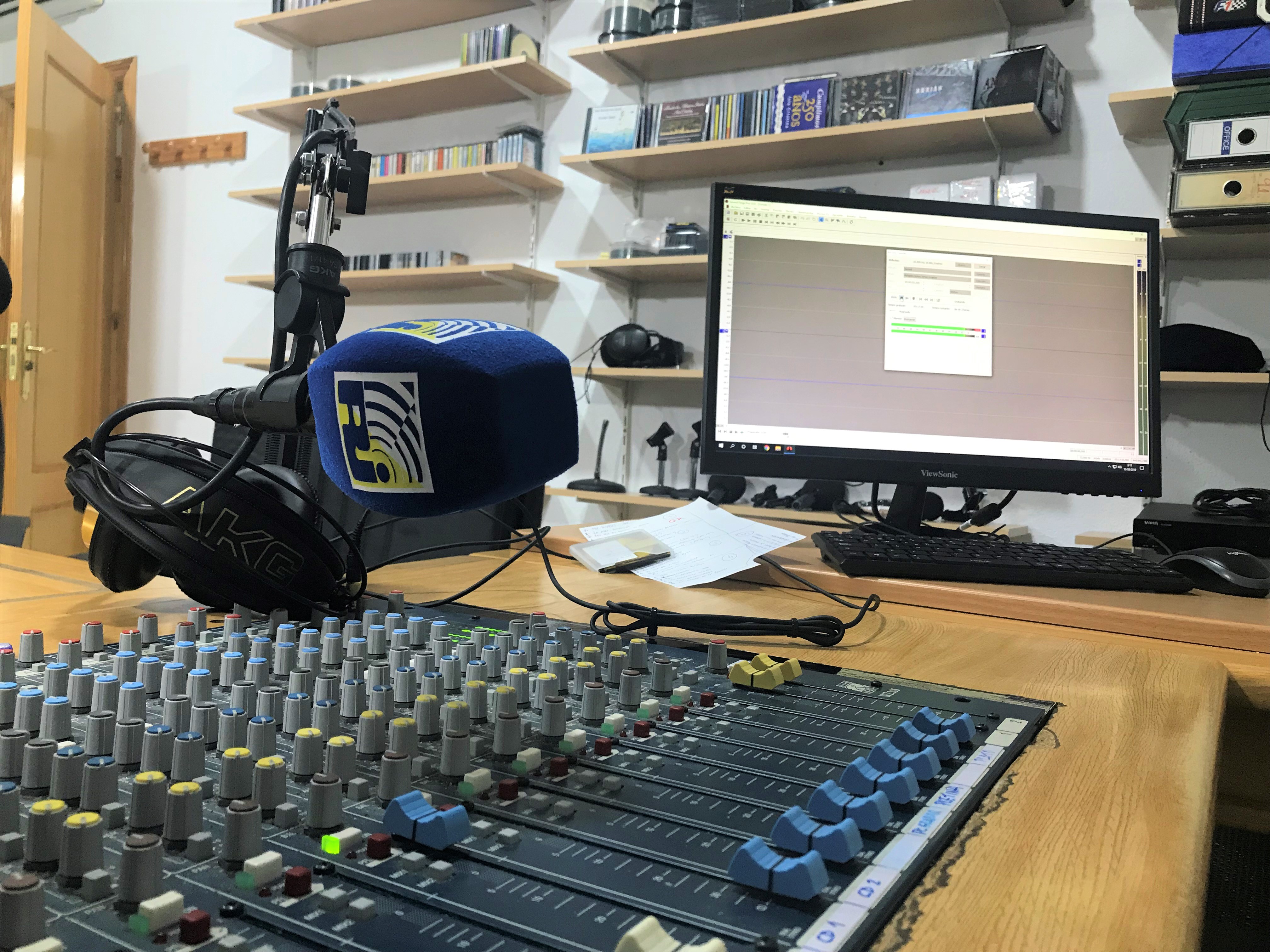 Radio Isla Cristina está digitalizando todos sus archivos sonoros