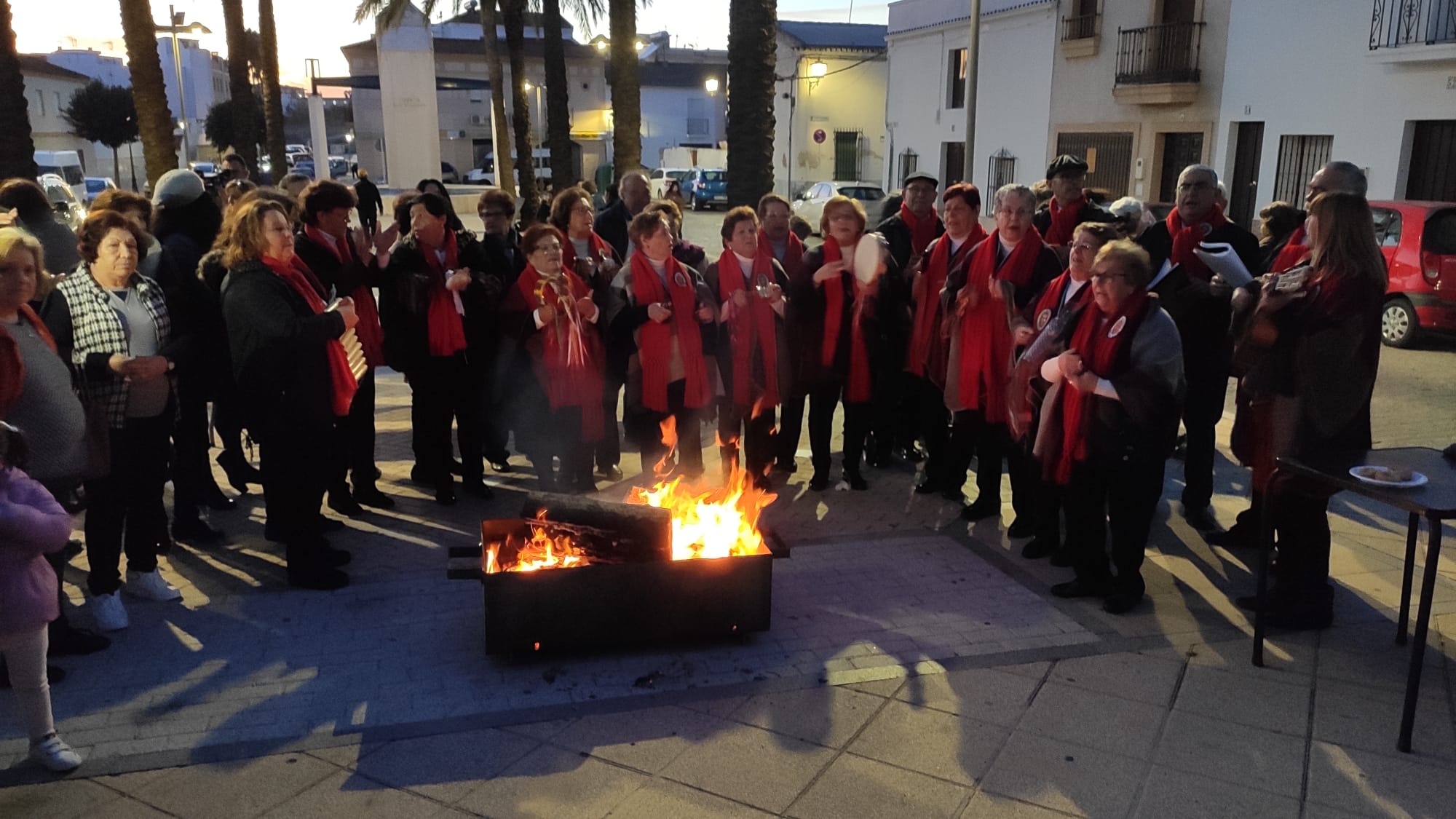 La Plaza de Las Colonias de Lepe acogió la primera Zambomba Flamenca de la Navidad