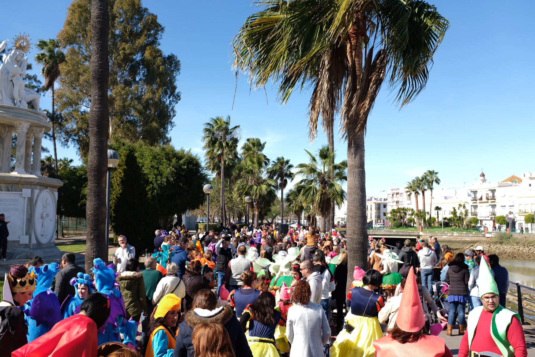 Los desfiles de las guarderías inundan de color las calles de Ayamonte