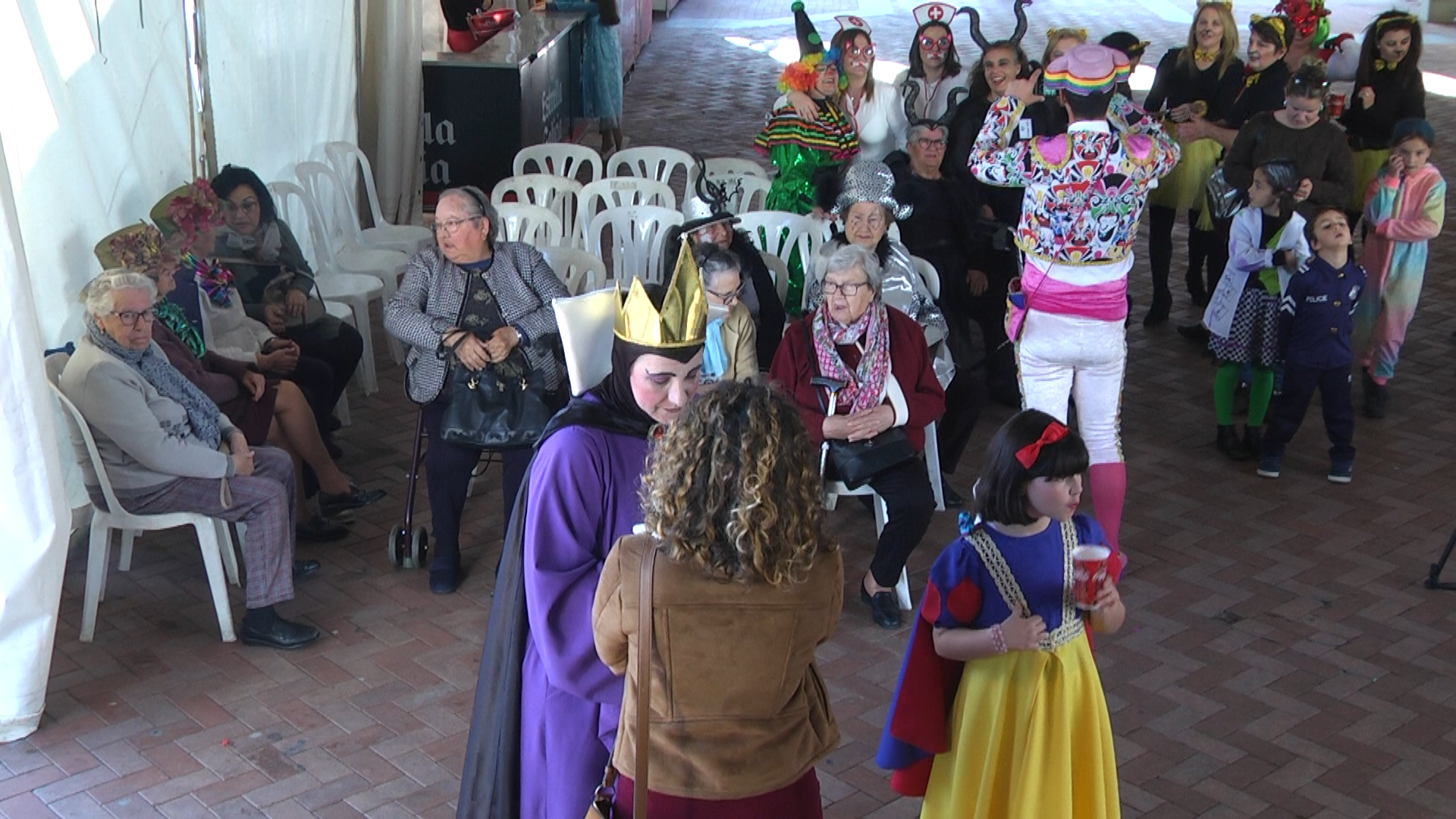 Los usuarios de ADL en Ayamonte disfrutan de una fiesta de carnaval
