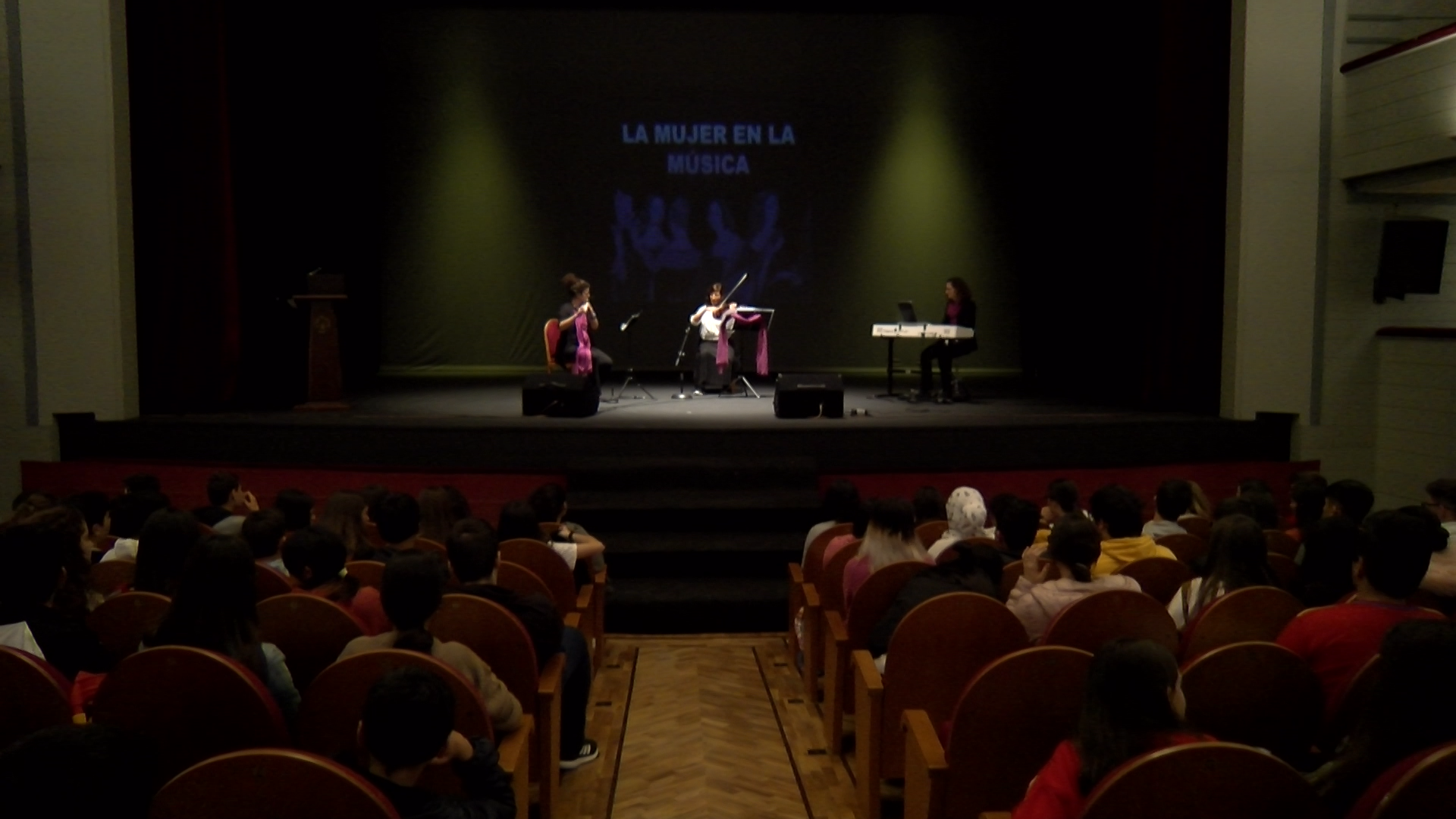‘La historia de la mujer en la música’ remueve las conciencias de los adolescentes en Cartaya