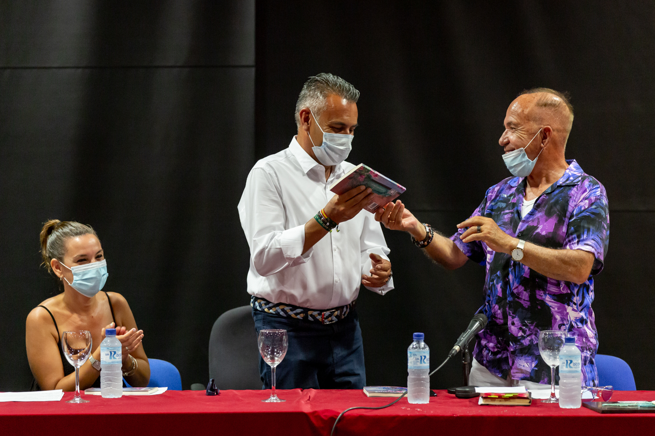 Augusto Thassio presentó su nueva novela en los ‘Martes Culturales’ de Isla Cristina
