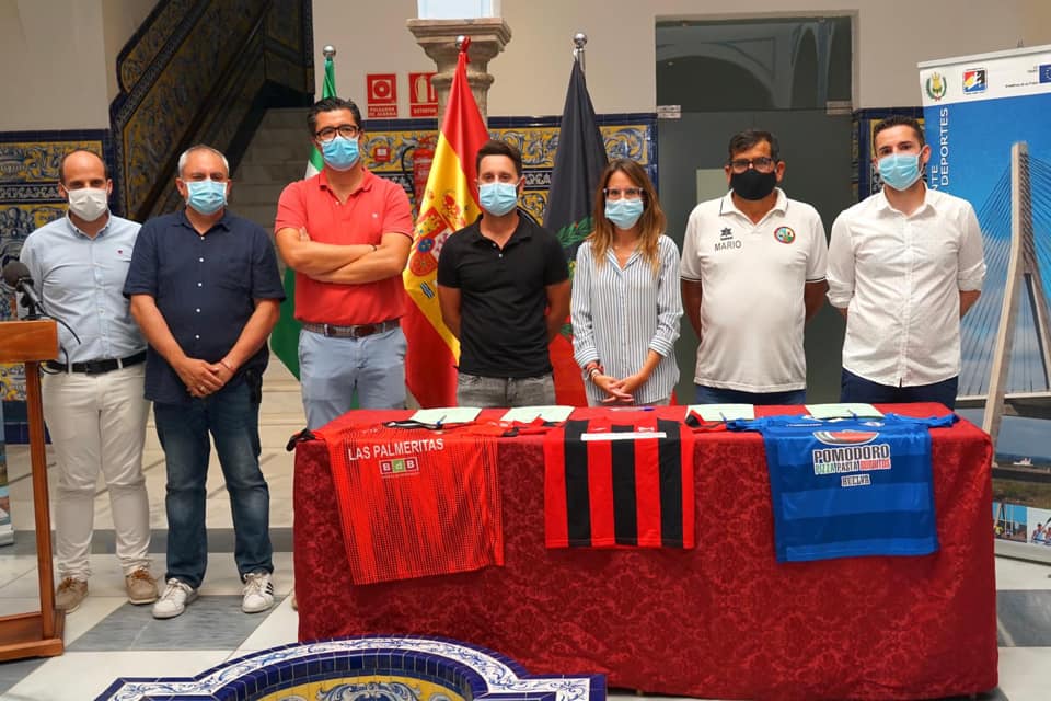 El Ayuntamiento de Ayamonte firma un convenio de colaboración con los clubs de fútbol