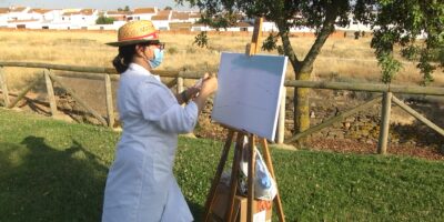 Villanueva de los Castillejos inaugura su programa cultural estival con un taller de pintura al aire libre