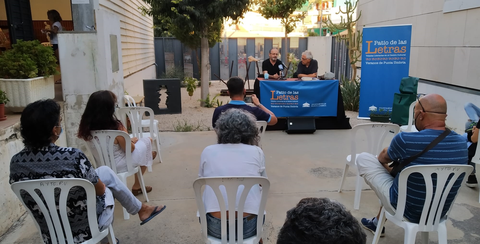 Antonio Orihuela presentó ‘Esperar Sentado’ en las ‘Veladas Literarias’ de Punta Umbría