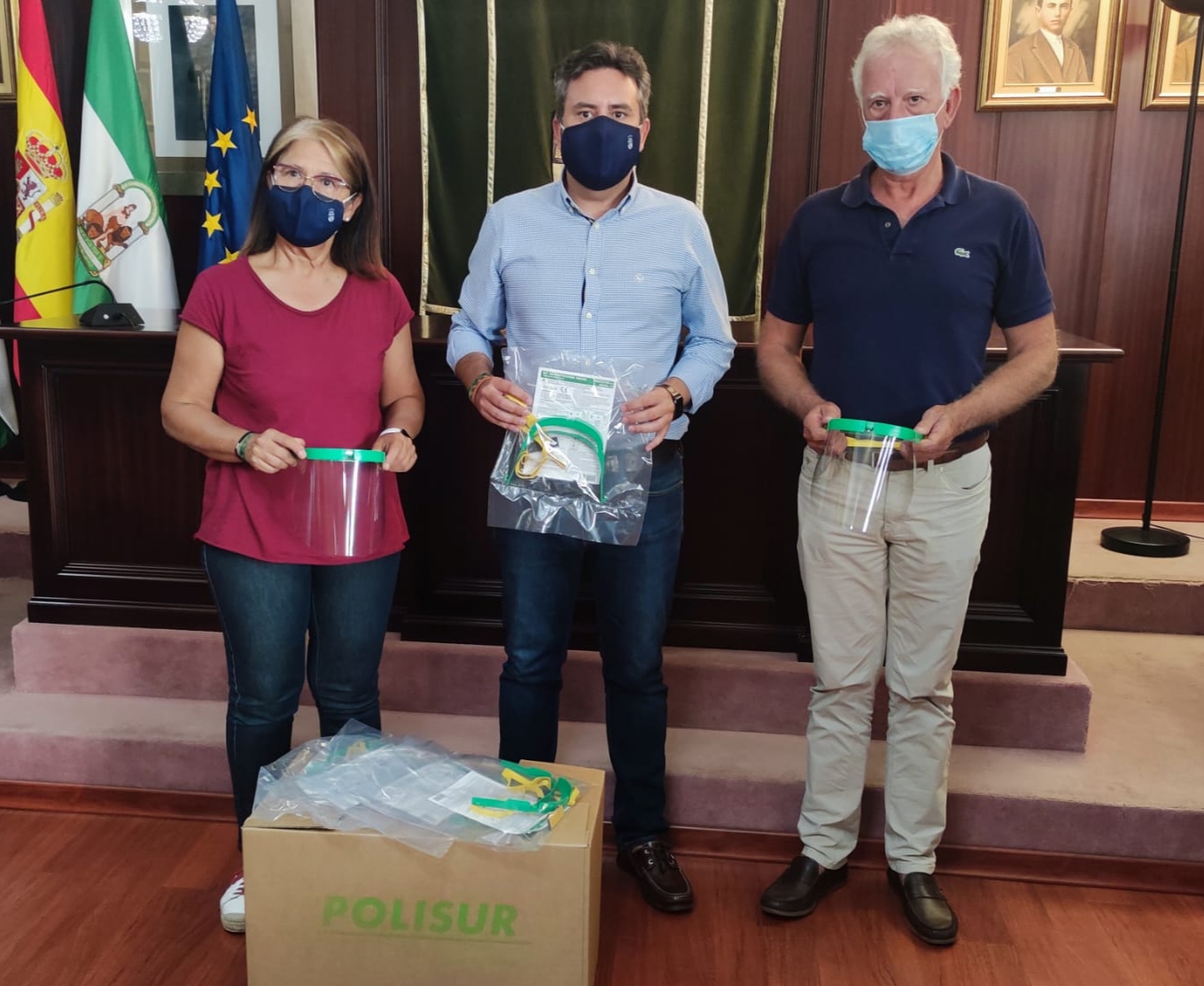 Polisur dona más de 4.000 pantallas faciales a los escolares leperos