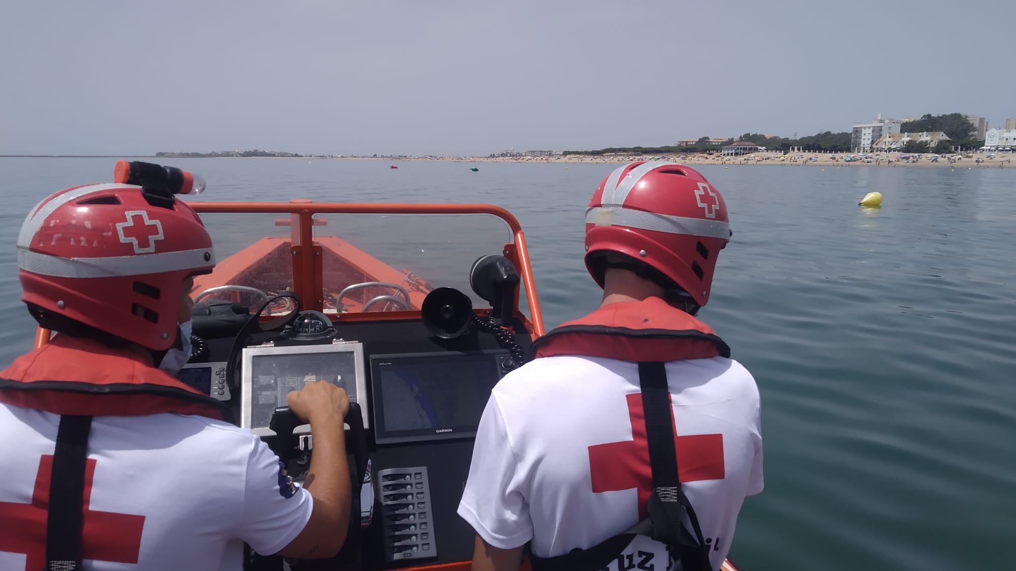 El barco de Salvamento de Cruz Roja Huelva realizó 60 intervenciones el último año