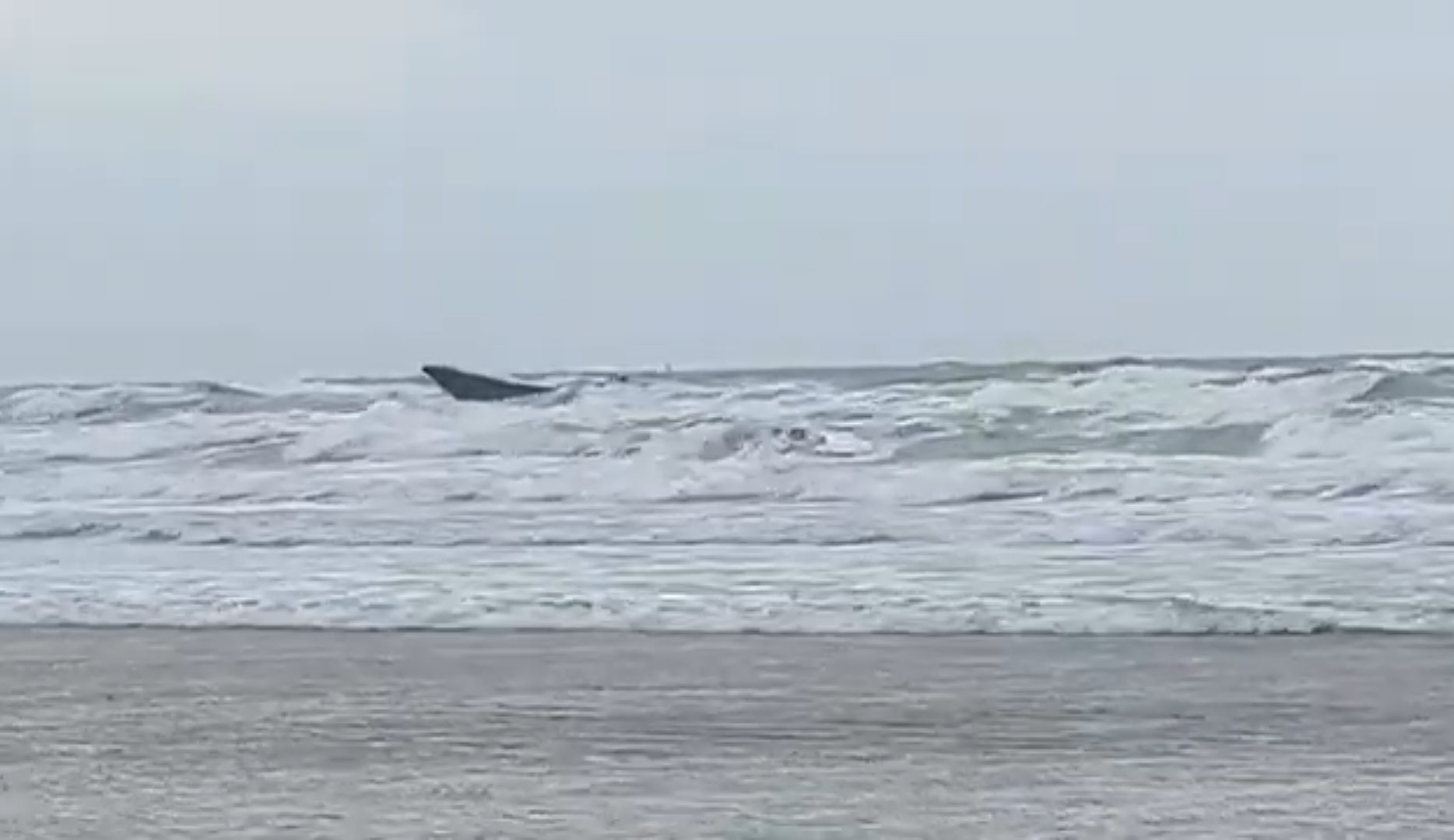 ‘Narcolancha’ aparece varada en la playa de Punta Umbría