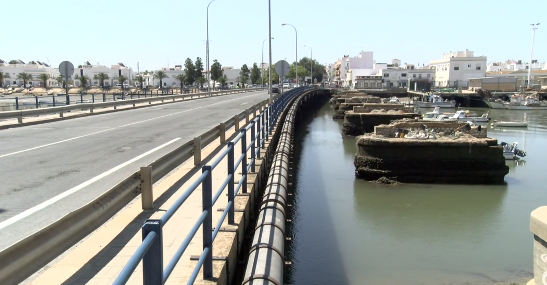 La Junta comienza la reparación del puente sobre el Río Carreras de acceso a Isla Cristina
