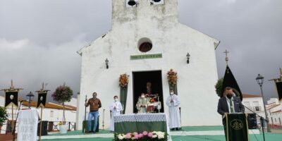 La Misa en honor a la Virgen del Rosario centra una atípica Romería en San Silvestre de Guzmán