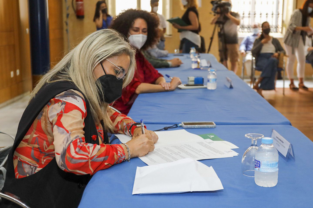 Ayuntamiento de Cartaya y Consejería de Igualdad suscriben un convenio de colaboración