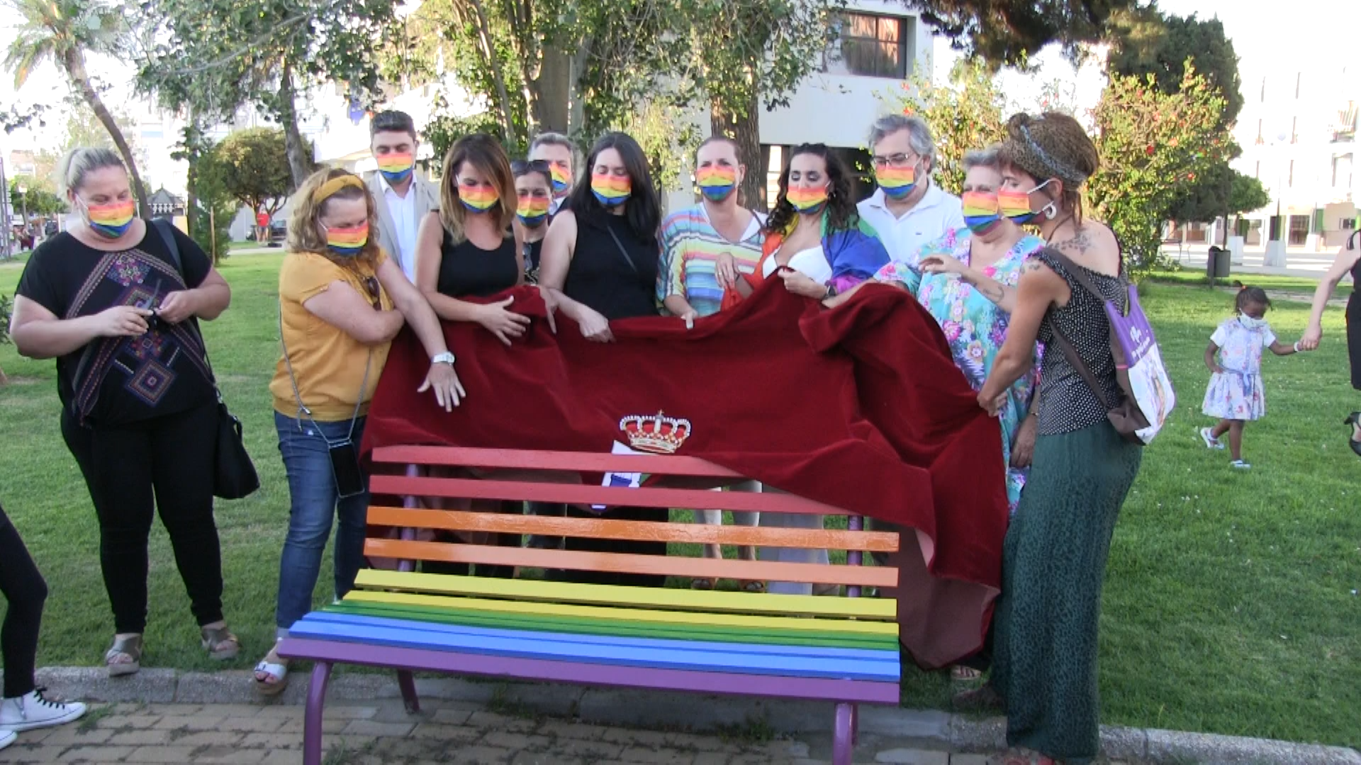 Baile y color marcaron la celebración del Día del Orgullo en Isla Cristina