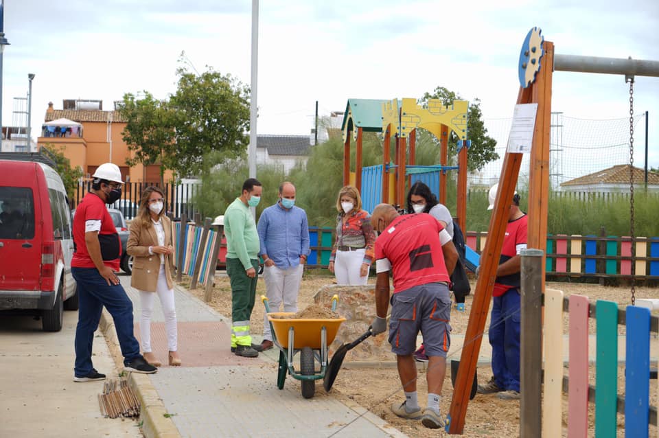 Comienzan las obras de remodelación de las zonas infantiles de Canela y Punta del Moral