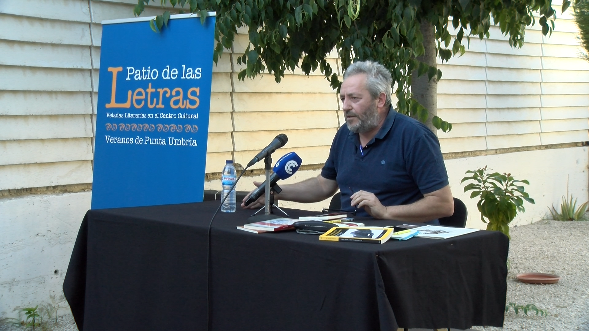 Francisco Silvera compartió su último libro con los lectores de Punta Umbría