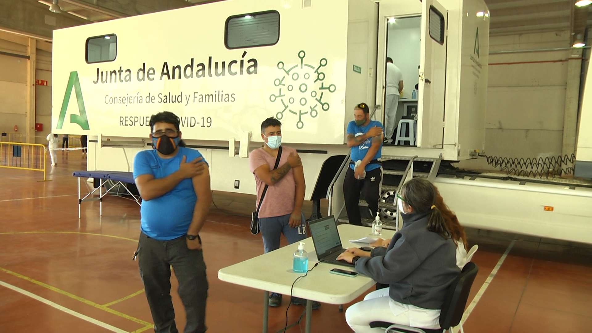 Isla Cristina acoge la vacunación de los profesionales del sector pesquero de bajura