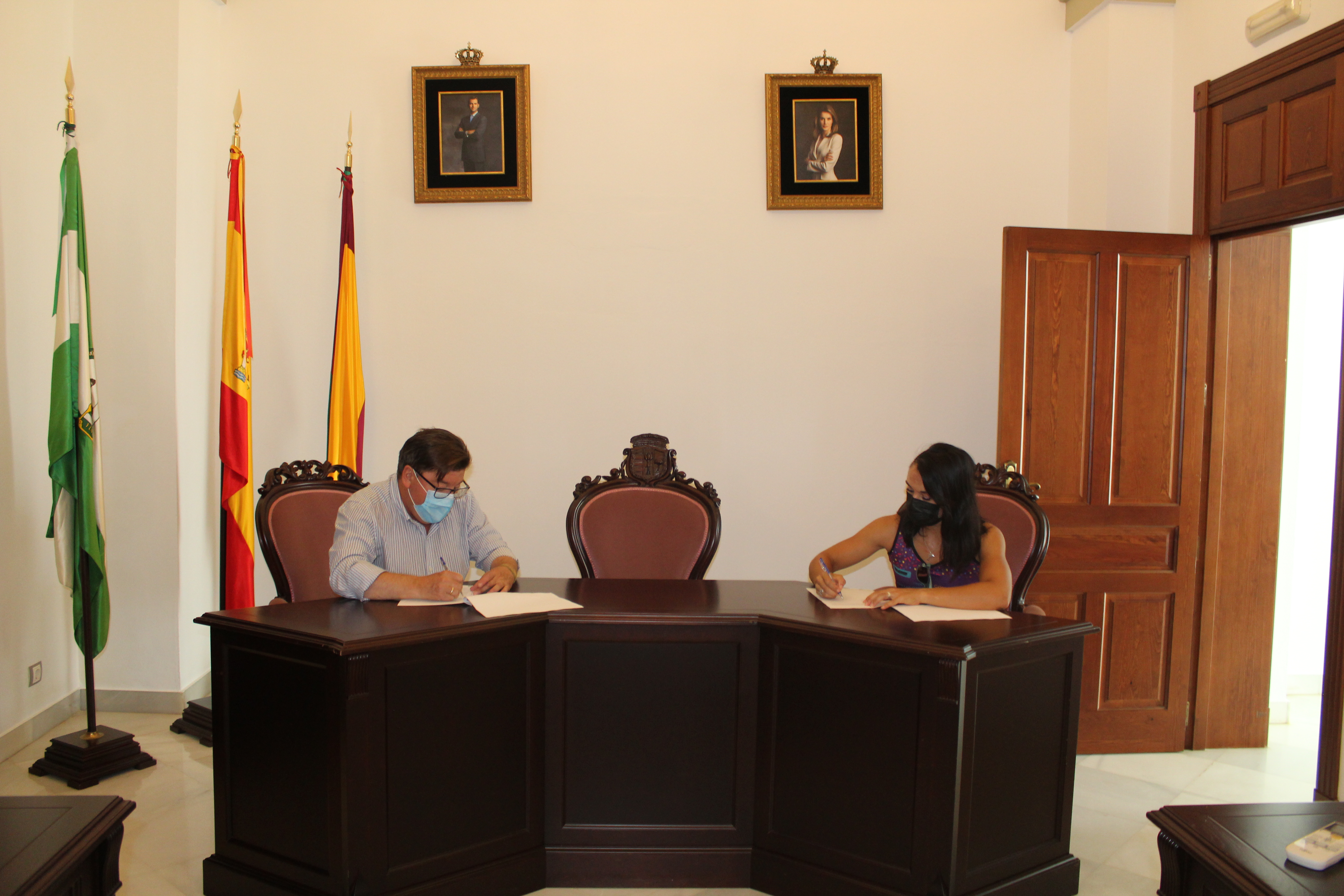 Ayuntamiento de Trigueros y Carmen González cierran oficialmente el acuerdo de patrocinio
