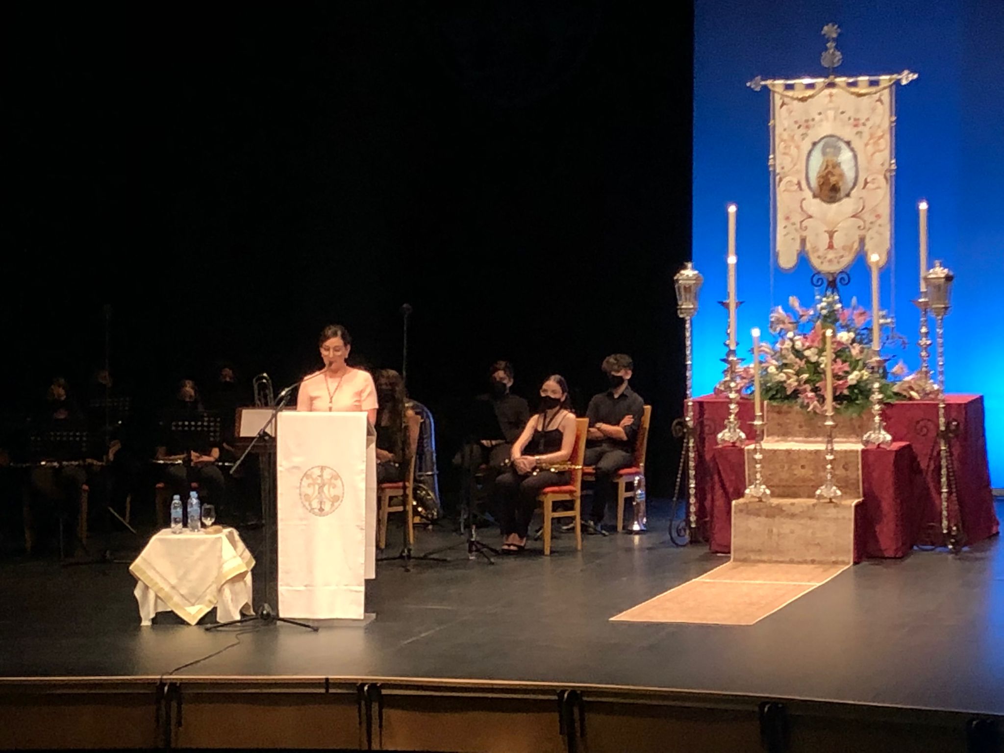 Cristina Villegas puso en pie al público con su Pregón en honor a la Virgen del Carmen