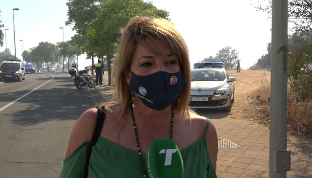 La presidenta del Puerto, Pilar Miranda, se preocupa por las consecuencias del incendio del Conquero