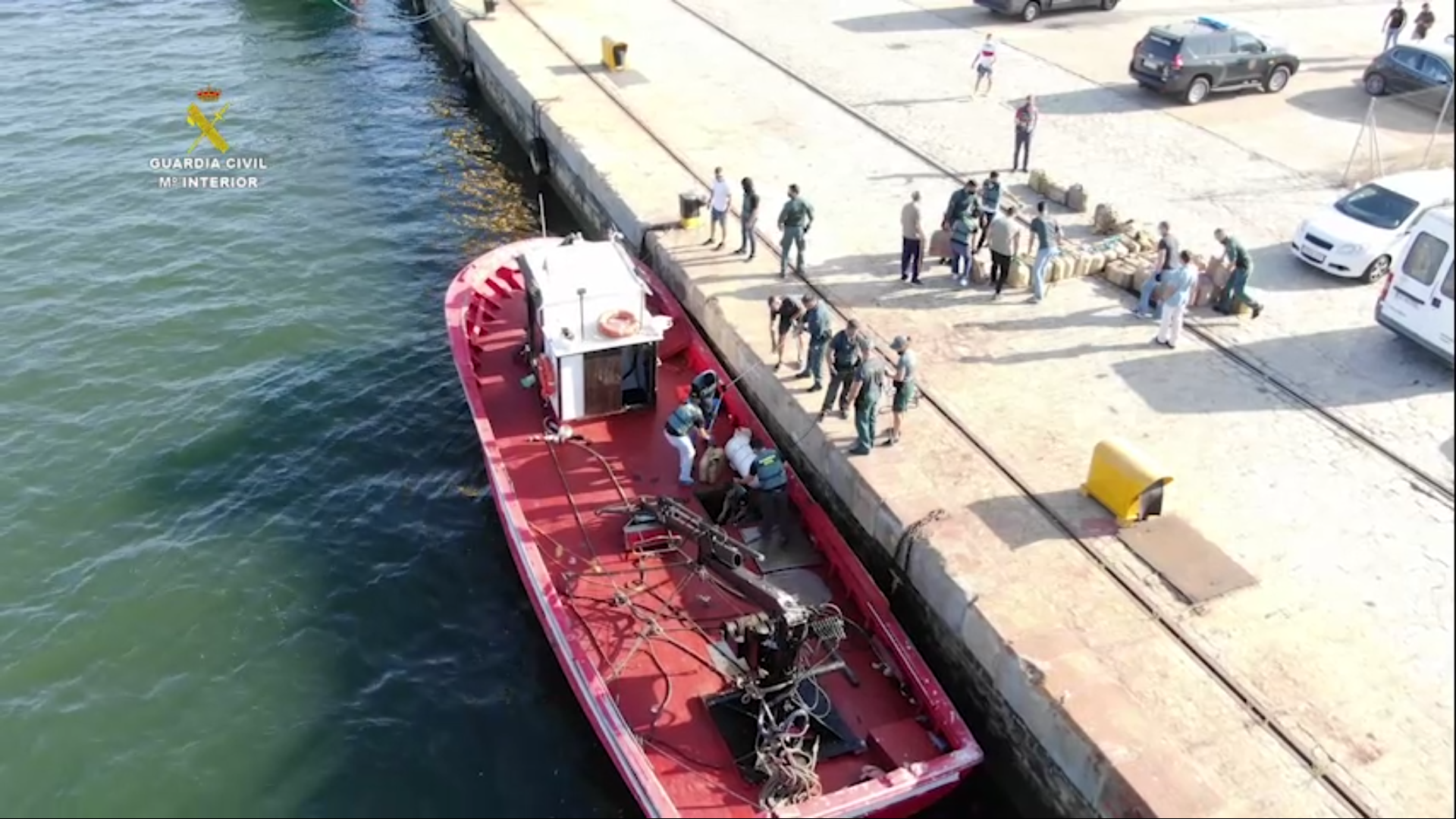 La Guardia Civil incauta cuatro toneladas de hachís a 130 millas de las costas de Huelva