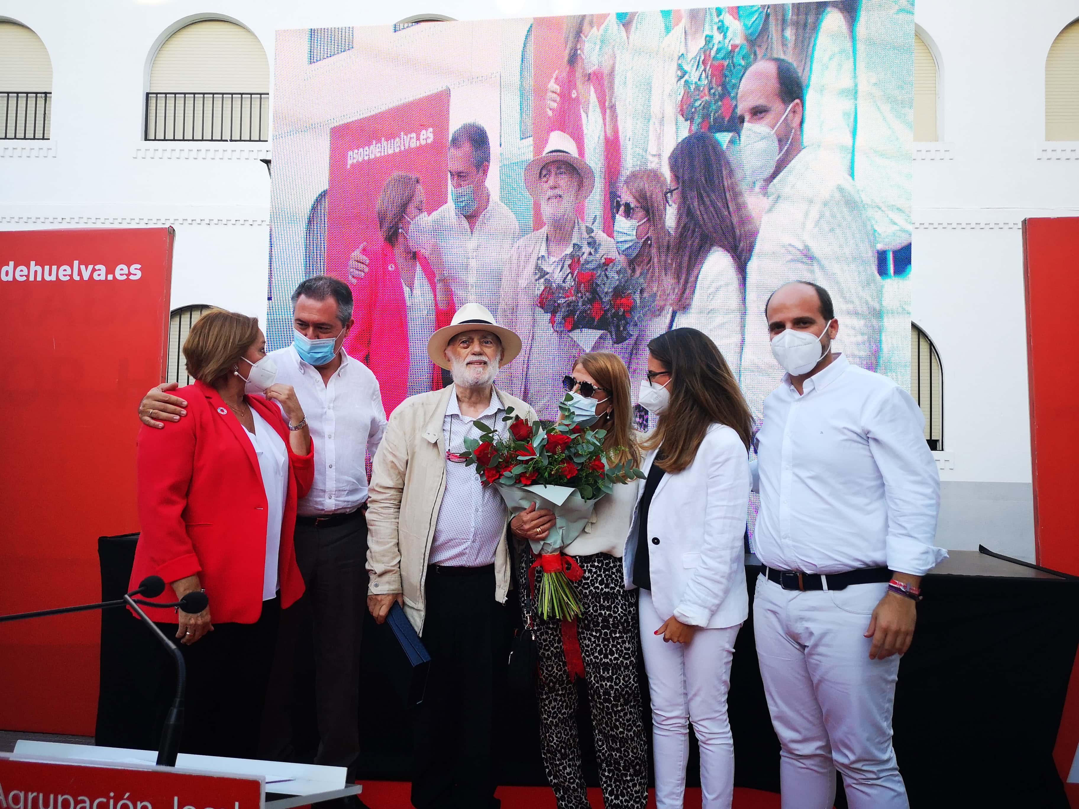 El PSOE de Ayamonte reconoce a Isaías Pérez Saldaña renombrando la Casa del Pueblo