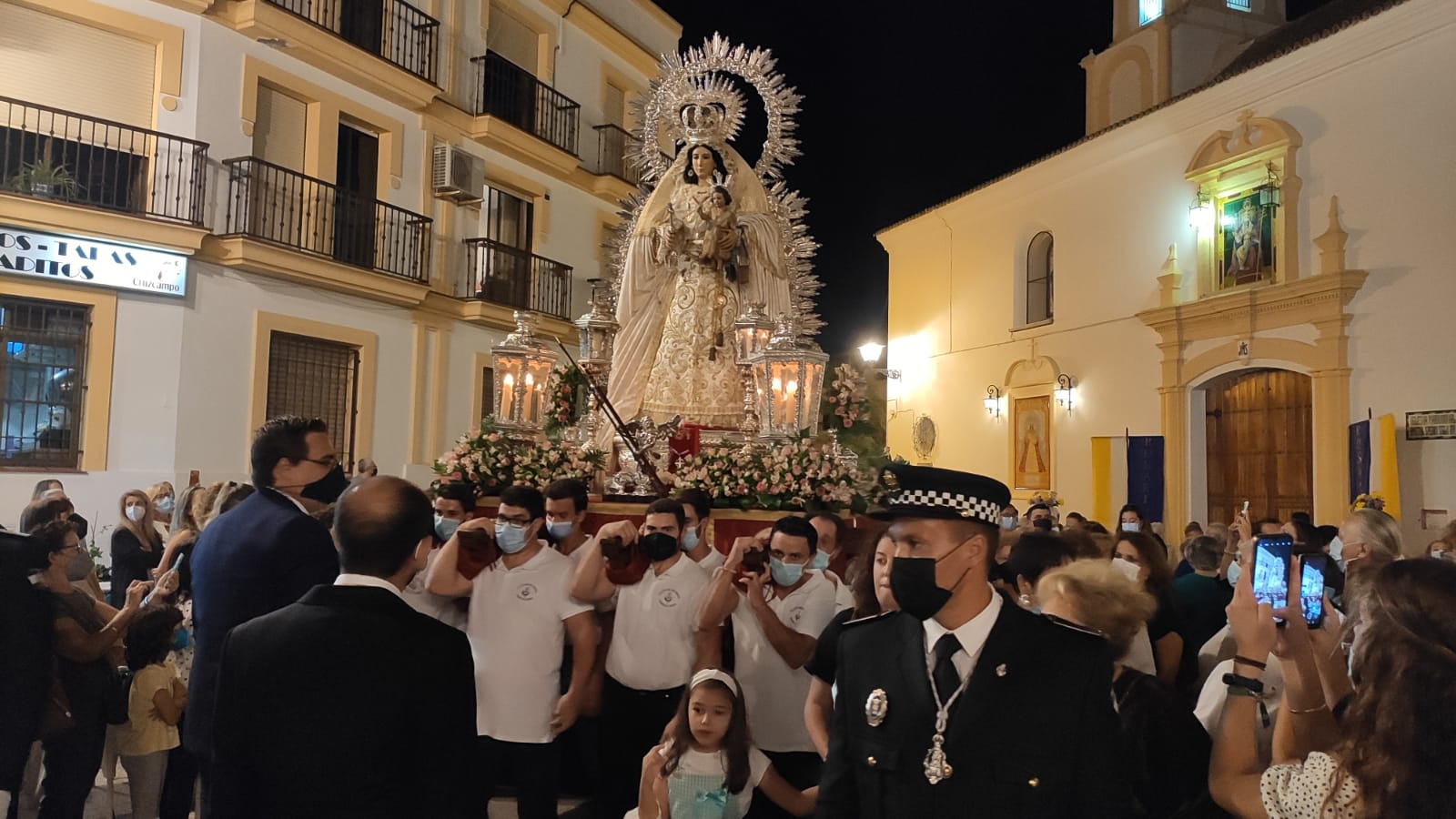 La Virgen del Rosario vuelve a procesionar por las calles de Cartaya