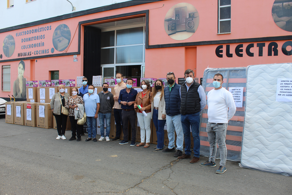 Los feriantes de la costa donan electrodomésticos a los afectados por las inundaciones