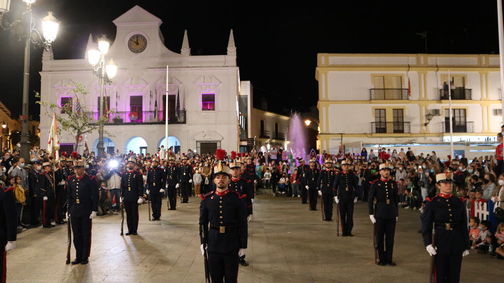 La exhibición de la Guardia real congregó a numerosos cartayeros en la Plaza Redonda